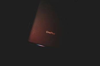 OnePlus 15 — раскрыта емкость аккумулятора