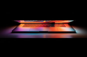 Apple, возможно, изменит дизайн MacBook Pro в следующем году
