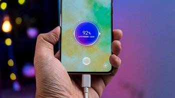 Смартфон Realme GT 7, возможно, получит ЗУ на 100 Вт