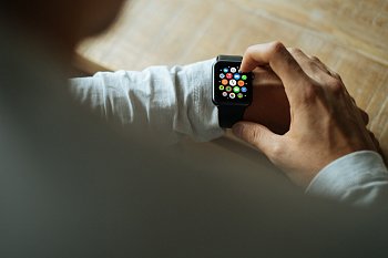 Смарт-часы Apple Watch научились точнее оценивать сон