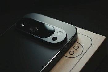 Флагманский Pixel 10 Pro XL отстает в мощности от старого iPhone 12 Pro Max